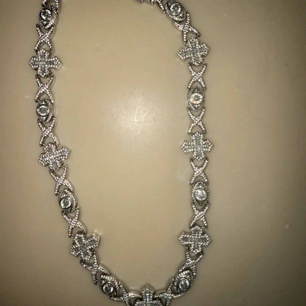 Elegant Silver Floral Necklace - Picture 2 of 2
